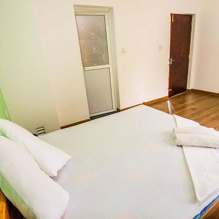 Yoho White Siri Hotel Panadura Kültér fotó